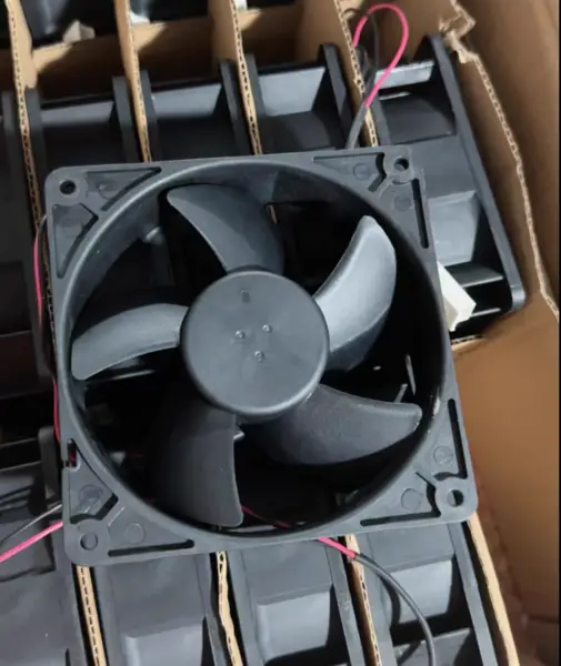 DELTA AFB1212LE-02 12V 0.24A 2 vezetékes hűtőventilátor