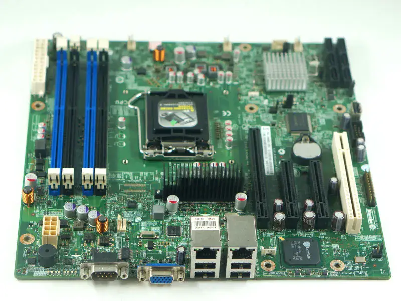 Intel S1200BTS alaplap