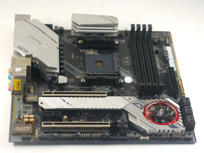 Színes CVN X570M GAMING PRO V14 alaplap