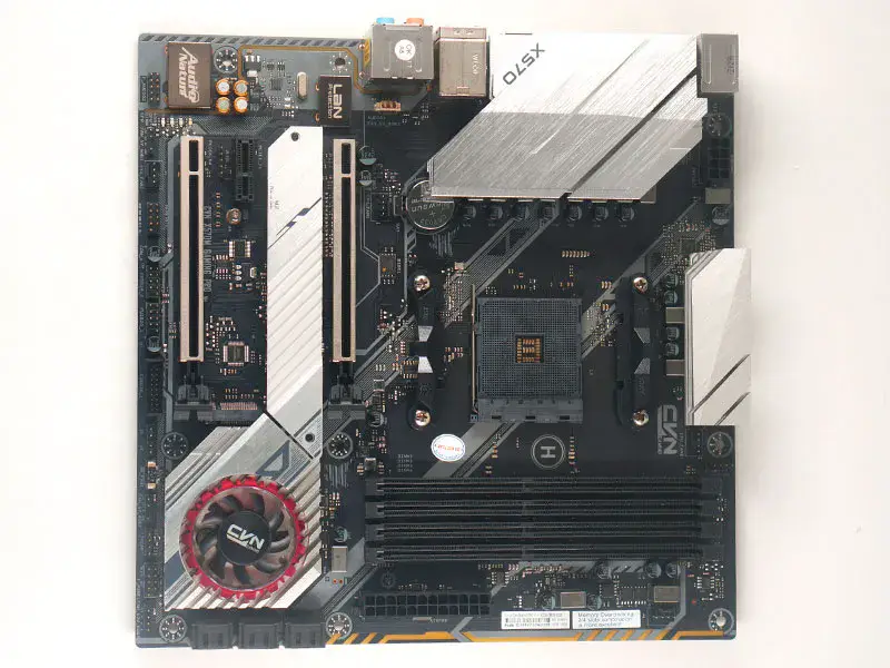 Színes CVN X570M GAMING PRO V14 alaplap