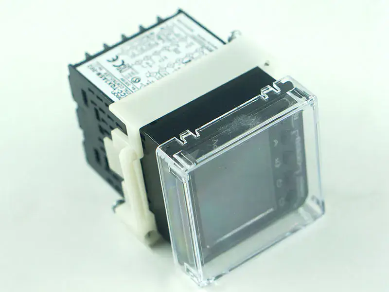 Omron E5CC-TQX3ASM-002 hőmérsékletszabályozó