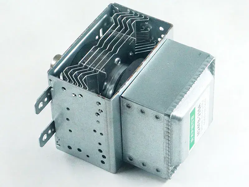 Galanz mikrohullámú sütő mágnes M24FB-210A = OM75S31GAL01 mágnes M24FB-210A = OM75S31GAL01 mágnes M24FB-210A mikrohullámú sütő alkatrészek.