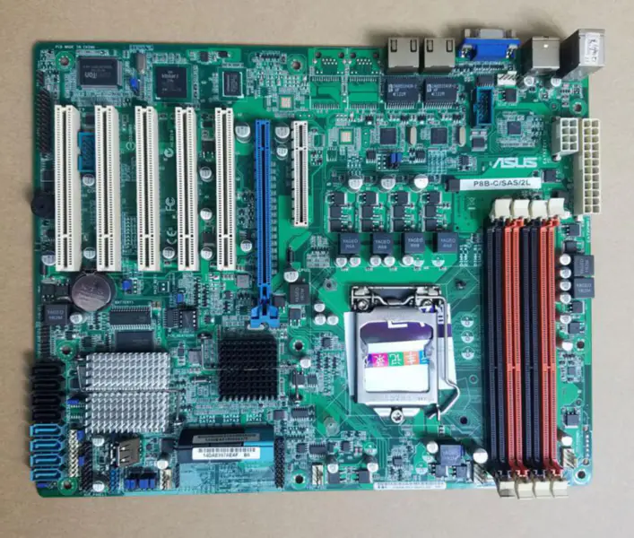 Asus P8B-C/SAS/2L szerver alaplap XEON E3 SAS2008