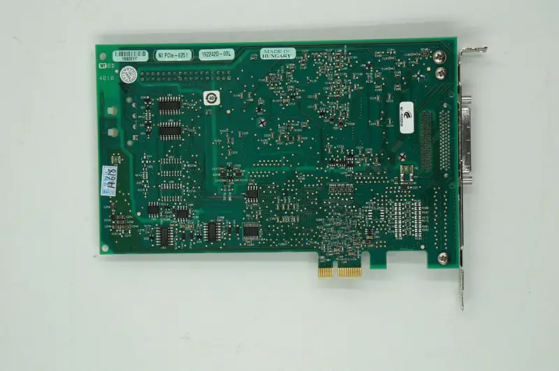 NI PCIE-6251 DAQ kártya