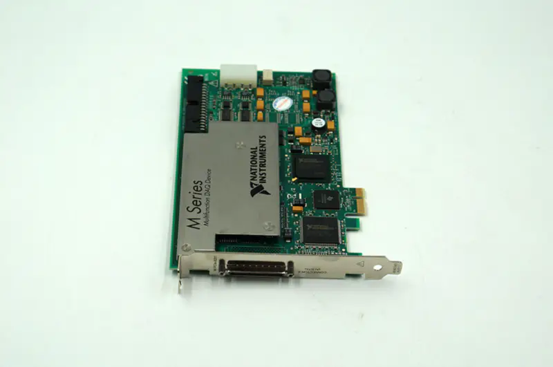 NI PCIE-6251 DAQ kártya