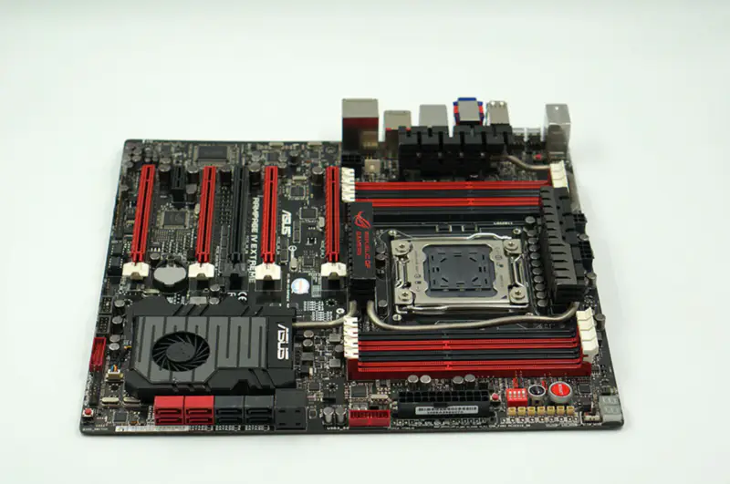 ASUS RAMPAGE IV EXTREME alaplap