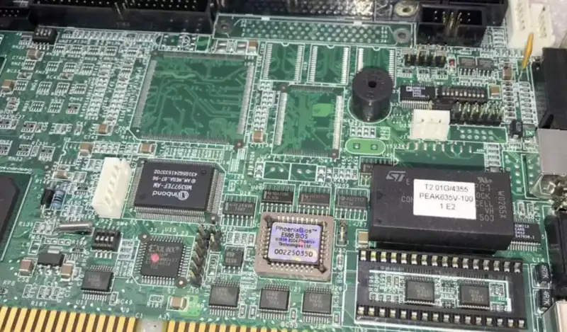 Phoenix Bios E686 Peak635V-100 Pentium III SL4Z2 ipari alaplap